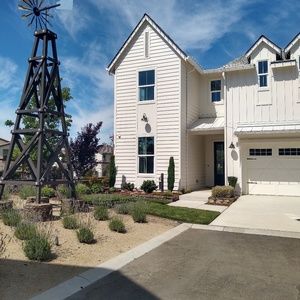 Meet your Posher, Christy